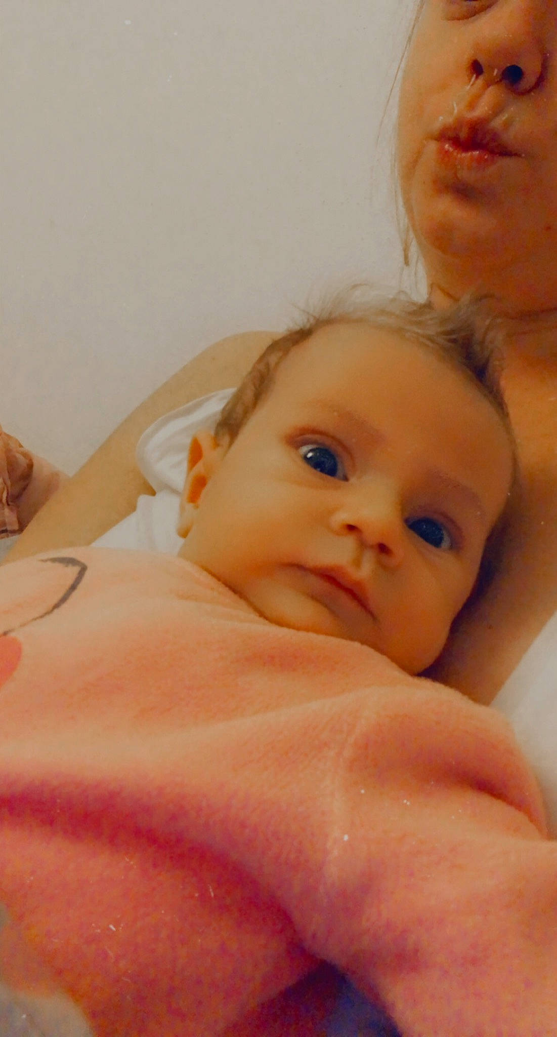 Hilona participe au concours pour gagner de l'argent avec cette photo : baby, cheek, chest, chin, comfort, eyebrow, eyelash, gesture, happy, human_body, iris, joint, lip, mouth, neck, nose, person, skin, stomach, thumb