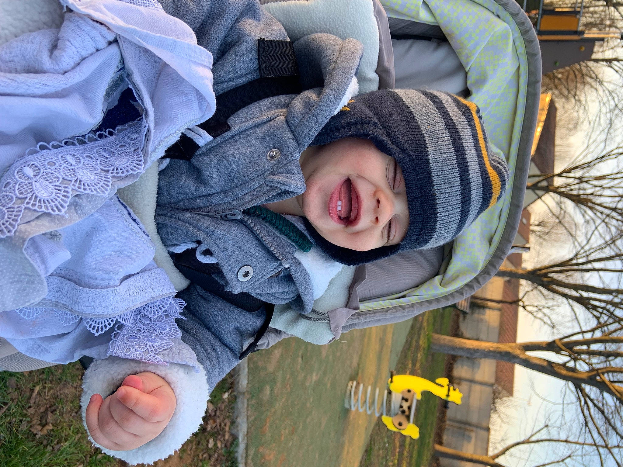 Daniel a rejoint le concours — aidez-le/la à gagner de superbes lots ! baby, baby_products, child, comfort, electric_blue, fashion_accessory, fun, grass, happy, headwear, hoodie, jacket, people_in_nature, person, plant, smile, textile, toddler, tree, twig