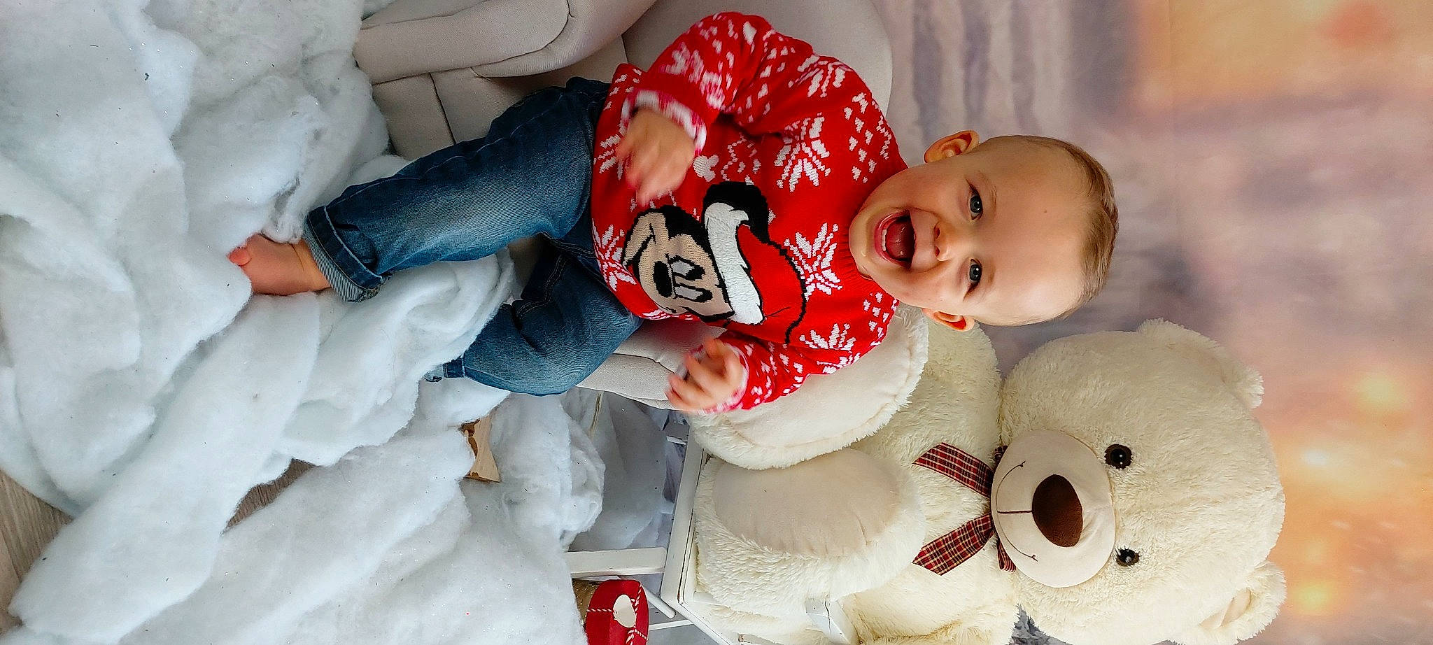 Naël a rejoint le concours — aidez-le/la à gagner de superbes lots ! baby, baby_products, baby_toddler_clothing, baby_toys, carmine, cheek, child, comfort, fur, human, person, plush, shoe, snow, stuffed_toy, teddy_bear, textile, toddler, toy