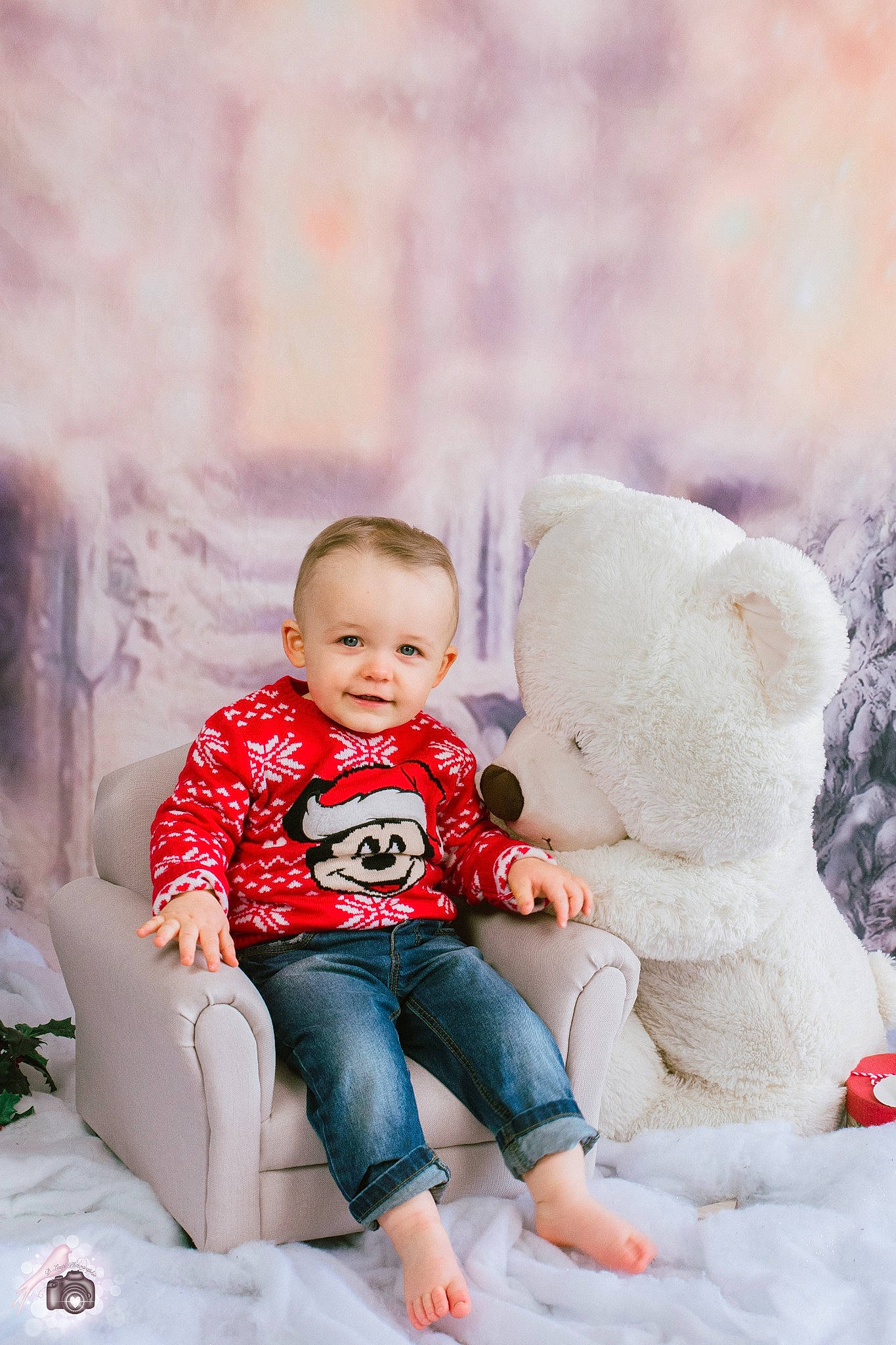 Naël participe au concours pour gagner de l'argent avec cette photo : baby, baby_toddler_clothing, cheek, child, comfort, foot, freezing, human, joy, love, nose, person, photo_shoot, playing_with_kids, portrait_photography, sitting, snow, snowman, stuffed_toy, toddler