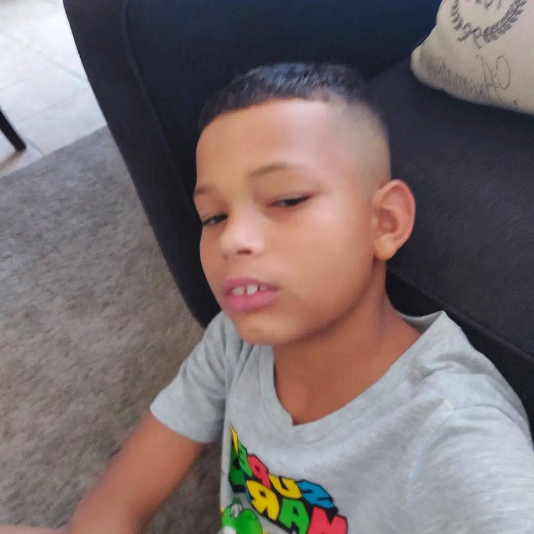 Larry is registered to the contest to win money with this photo: cheek, child, chin, cool, ear, electric_blue, eyelash, forehead, fun, hair, hairstyle, happy, iris, jaw, mouth, neck, nose, person, skin, sleeve