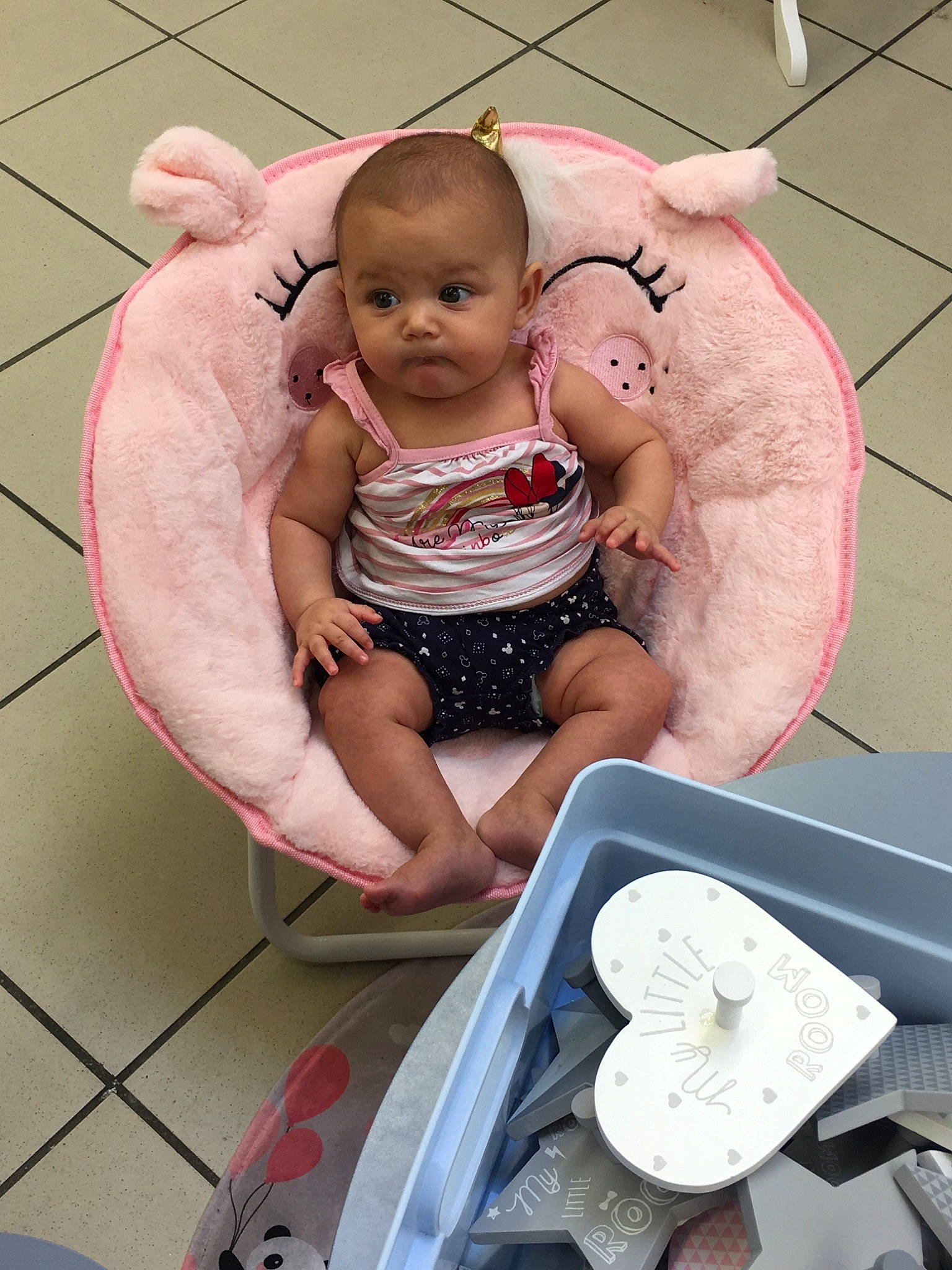 Eliana participe au concours pour gagner de l'argent avec cette photo : baby, birth, child, person, pink, sitting, skin, toddler