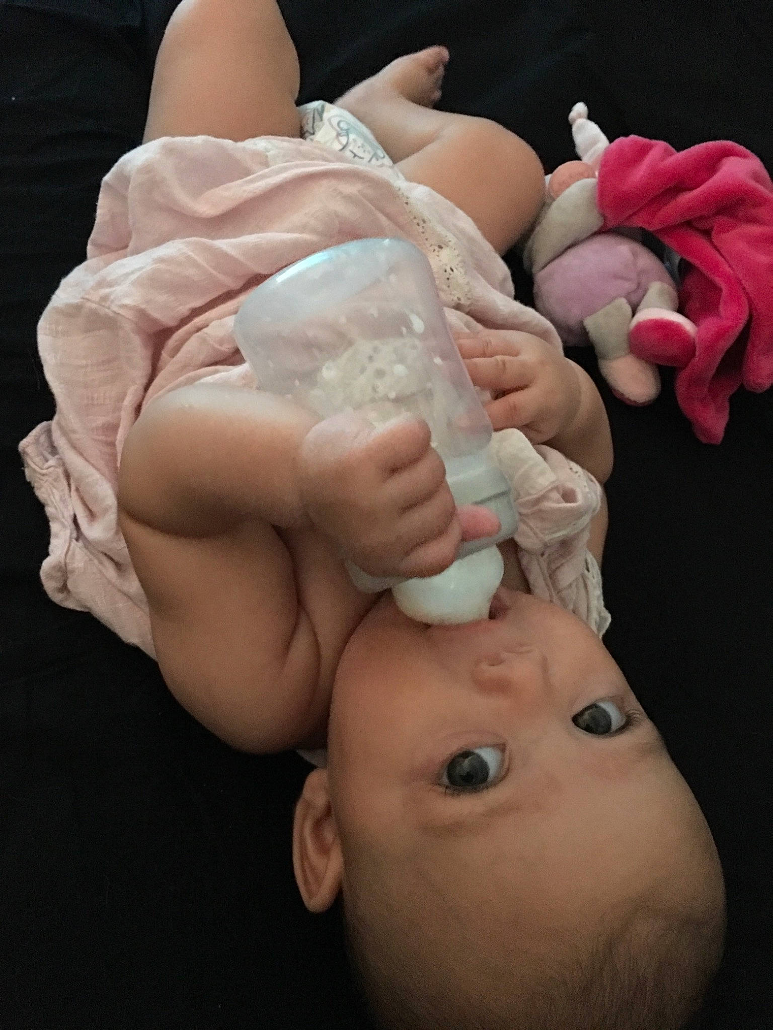 Eliana participe au concours pour gagner de l'argent avec cette photo : arm, baby, birth, cheek, child, flesh, hand, head, human_body, leg, muscle, person, pink, sculpture, skin, toddler, trunk