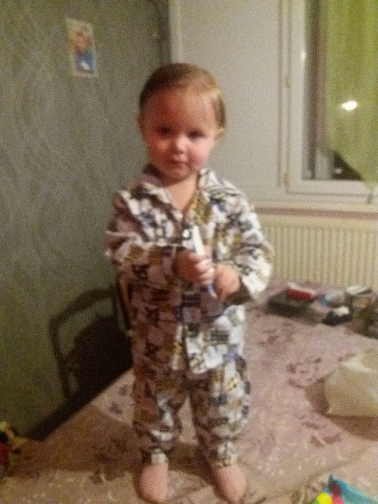 Elza a rejoint le concours — aidez-le/la à gagner de superbes lots ! baby, baby_toddler_clothing, camouflage, child, military_camouflage, pajamas, person, play, sleeve, smile, standing, toddler