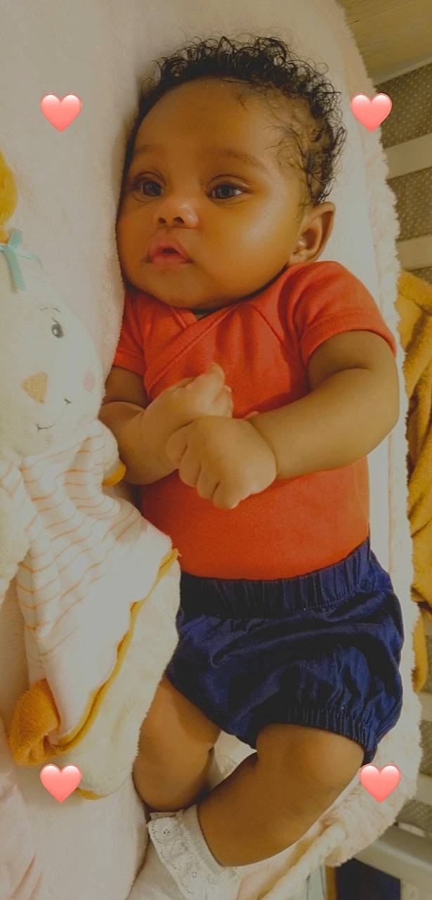 Nayannah a rejoint le concours — aidez-le/la à gagner de superbes lots ! arm, baby_toddler_clothing, cheek, comfort, eye, face, finger, happy, iris, neck, nose, organ, person, shorts, skin, sleeve, textile, thigh, toddler, white