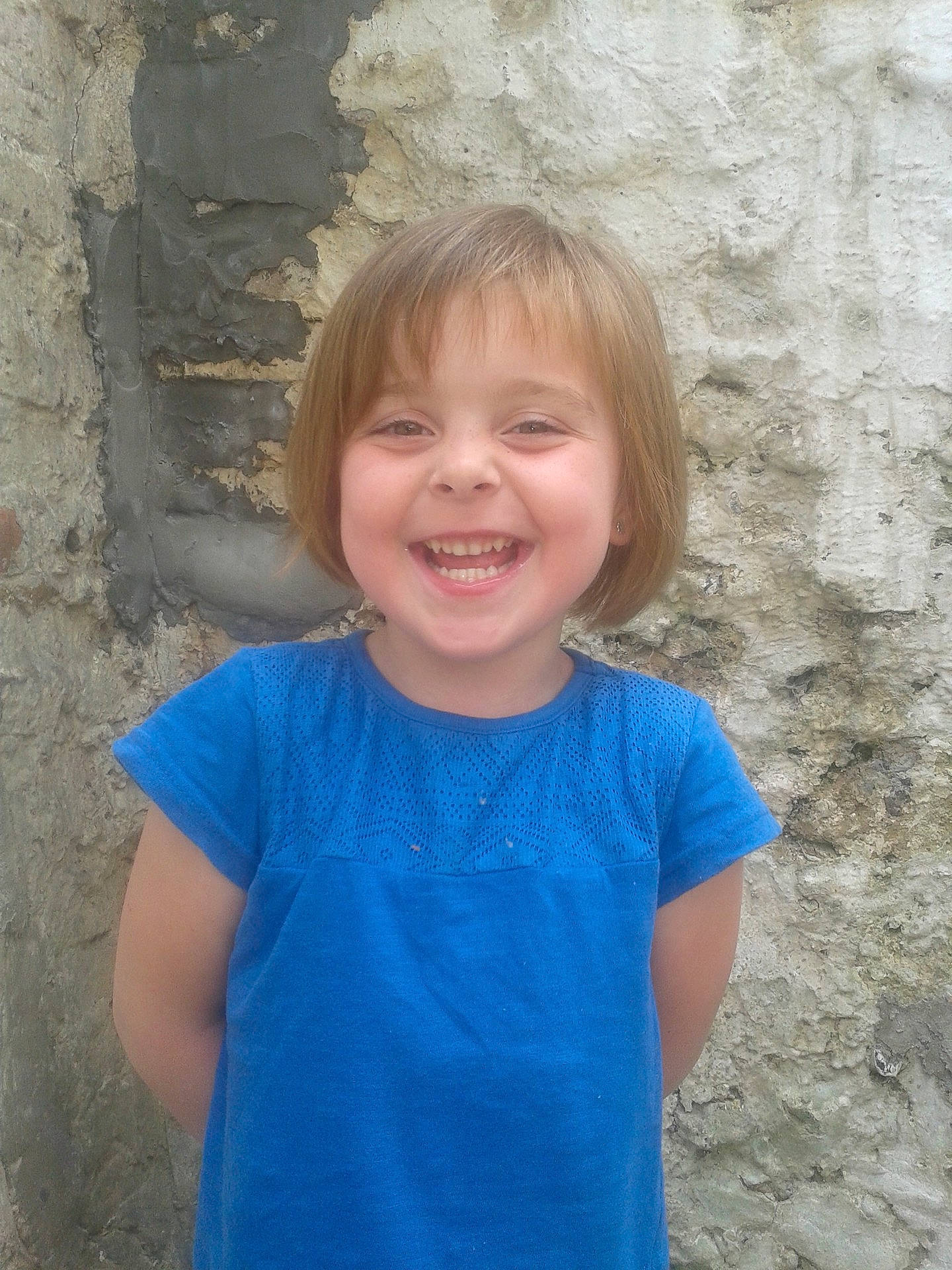 Blanche participe au concours pour gagner de l'argent avec cette photo : blue, child, dress, emotion, facial_expression, girl, joy, organ, people, person, portrait, portrait_photography, smile, toddler