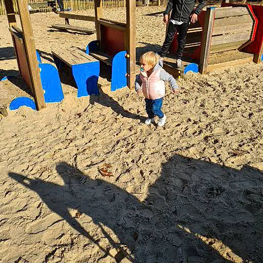 Marion participe au concours pour gagner de l'argent avec cette photo : bench, chair, child, city, fun, human_leg, landscape, leisure, outdoor_furniture, outdoor_play_equipment, person, playground, recreation, sand, shade, shadow, sitting, soil, toddler, tree