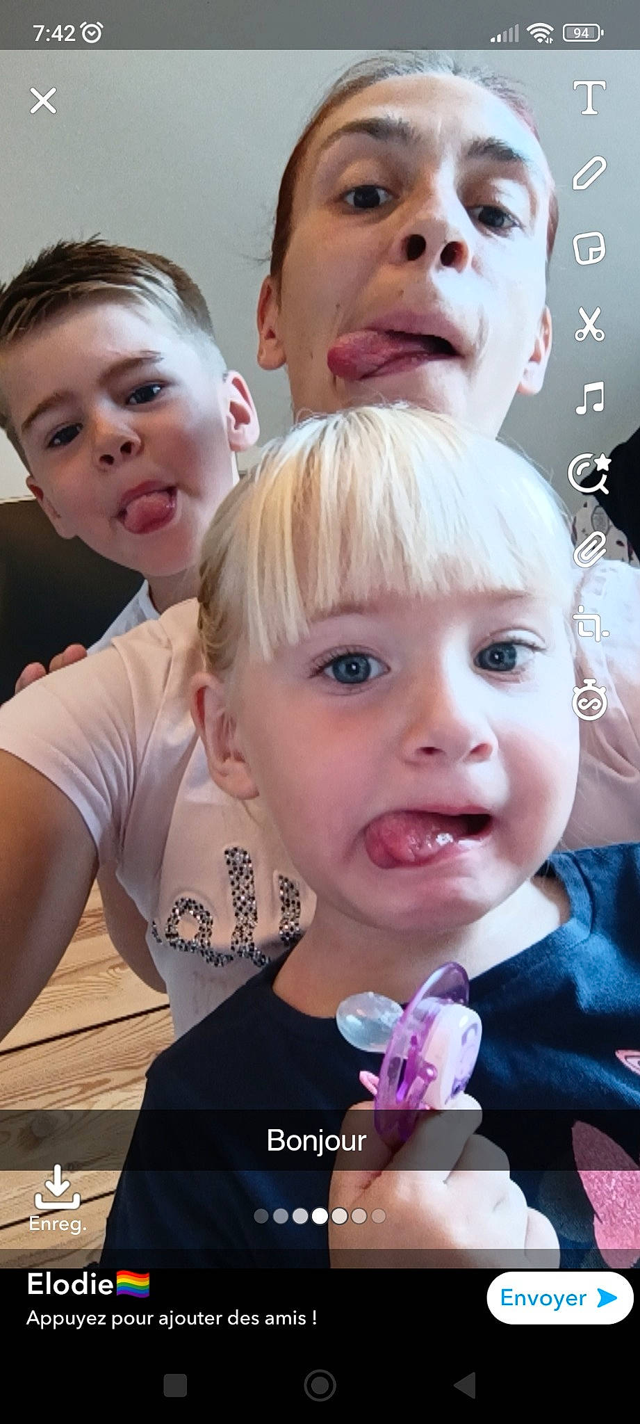 Marion a rejoint le concours — aidez-le/la à gagner de superbes lots ! beauty, blond, cheek, child, event, eyelash, facial_expression, fun, gesture, happy, head, iris, jewellery, lip, nose, people, person, pink, skin, snapshot