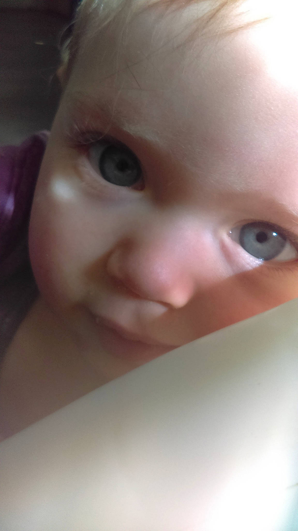 Lïz participe au concours pour gagner de l'argent avec cette photo : baby, cheek, child, chin, close_up, eye, eyebrow, eyelash, face, facial_expression, forehead, head, iris, lip, mouth, nose, organ, person, skin, smile