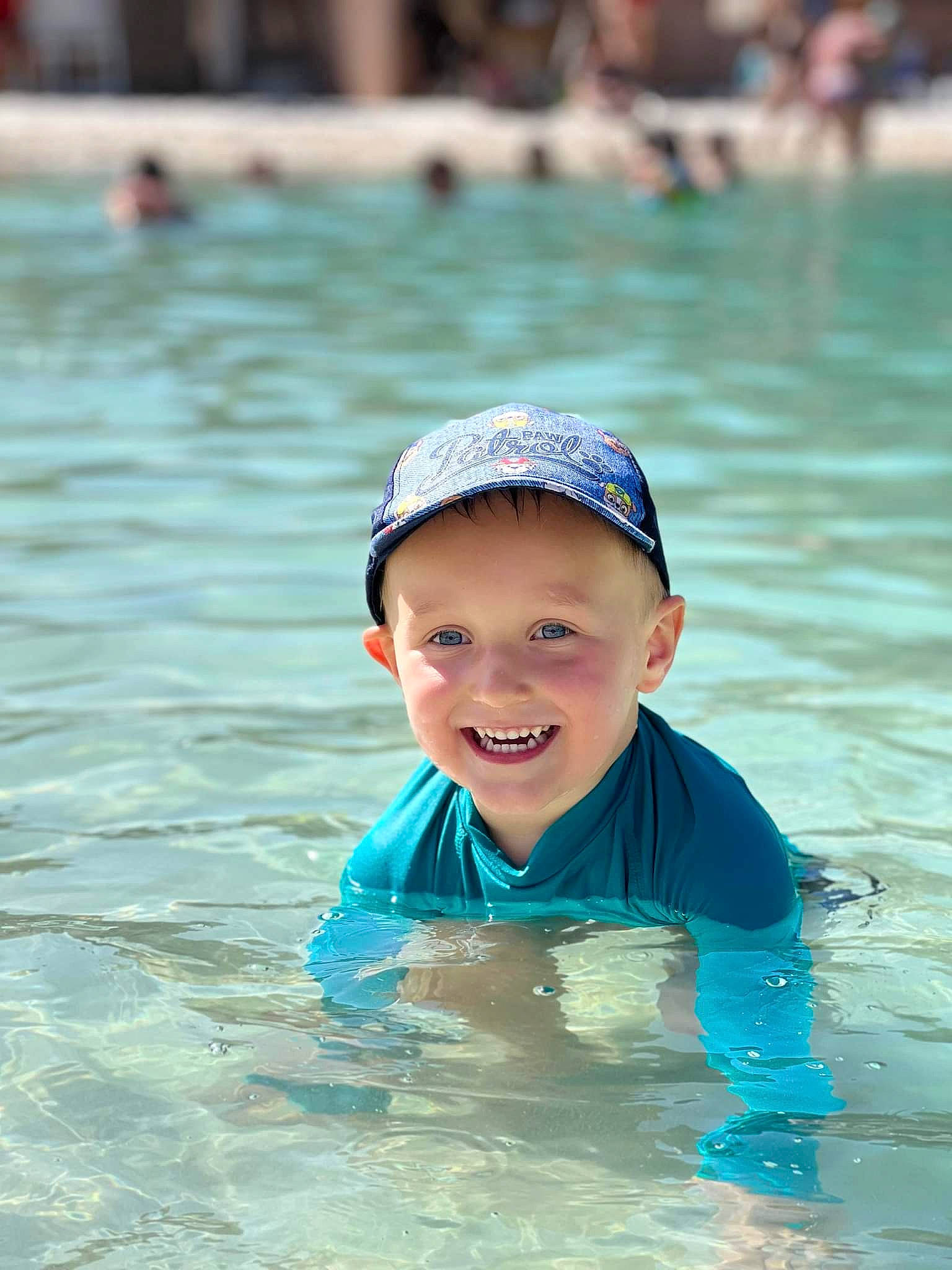 Hugo participe au concours pour gagner de l'argent avec cette photo : aqua, azure, bathing, body_of_water, cap, child, eye, face, fun, happy, headgear, headwear, joy, lake, leisure, person, recreation, smile, summer, swimmer