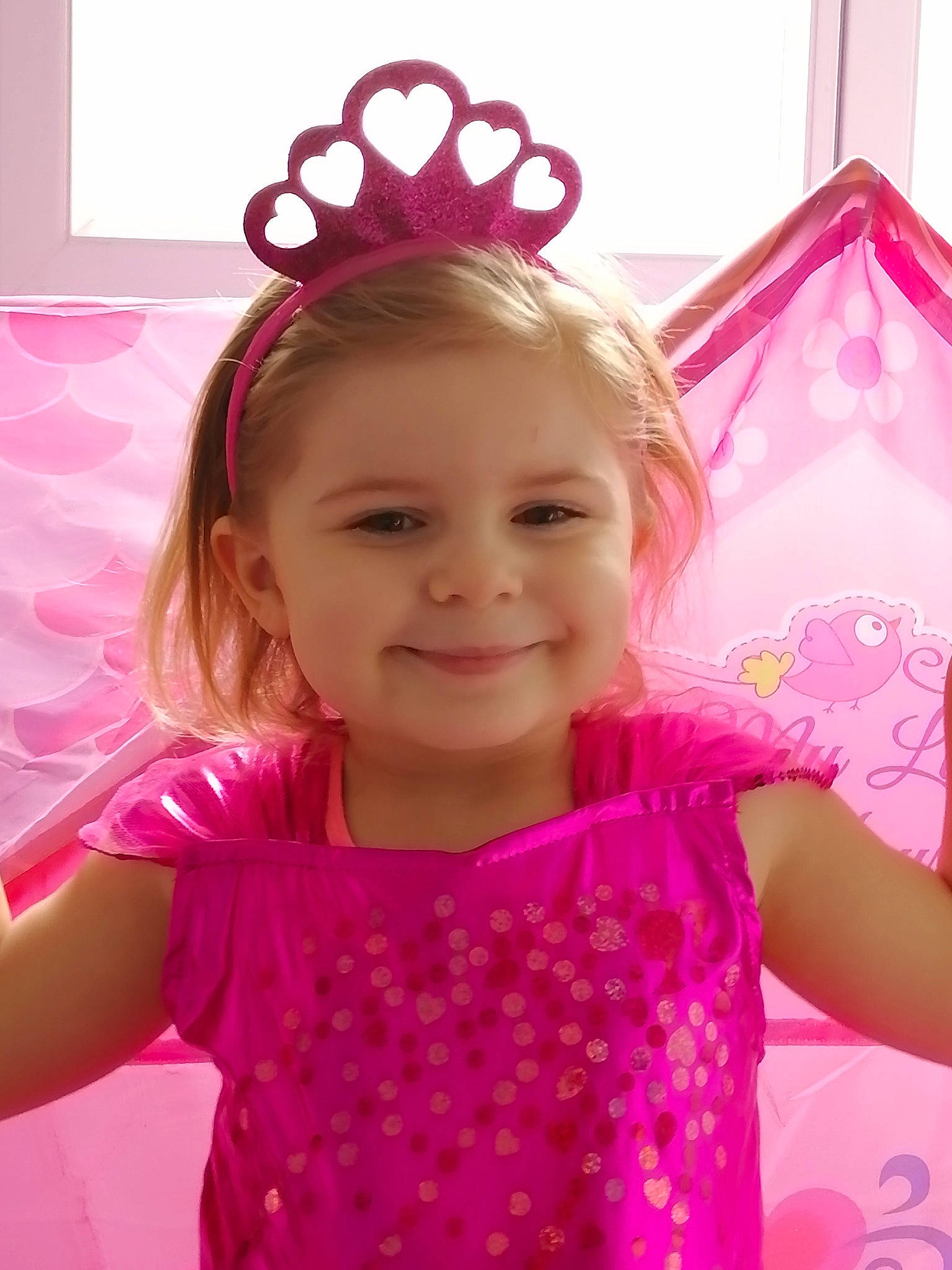 Ruby a rejoint le concours — aidez-le/la à gagner de superbes lots ! baby_toddler_clothing, child, eye, facial_expression, fun, hair, hairstyle, happy, head, joy, magenta, pattern, person, pink, product, purple, red, skin, sleeve, smile