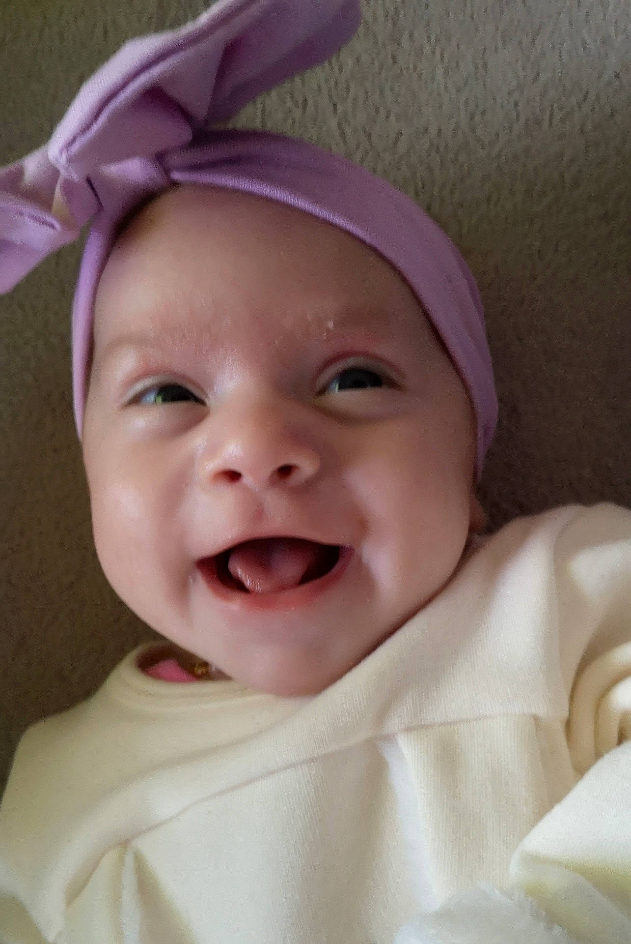 Joye a rejoint le concours — aidez-le/la à gagner de superbes lots ! baby, baby_making_funny_faces, cheek, child, chin, ear, eye, face, facial_expression, forehead, head, headgear, headwear, laugh, lip, mouth, nose, person, pink, skin