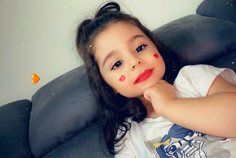 Damla participe au concours pour gagner de l'argent avec cette photo : beauty, black_hair, cheek, child, chin, cool, eye, eyebrow, face, forehead, hair, head, leg, lip, long_hair, mouth, nose, person, selfie, skin