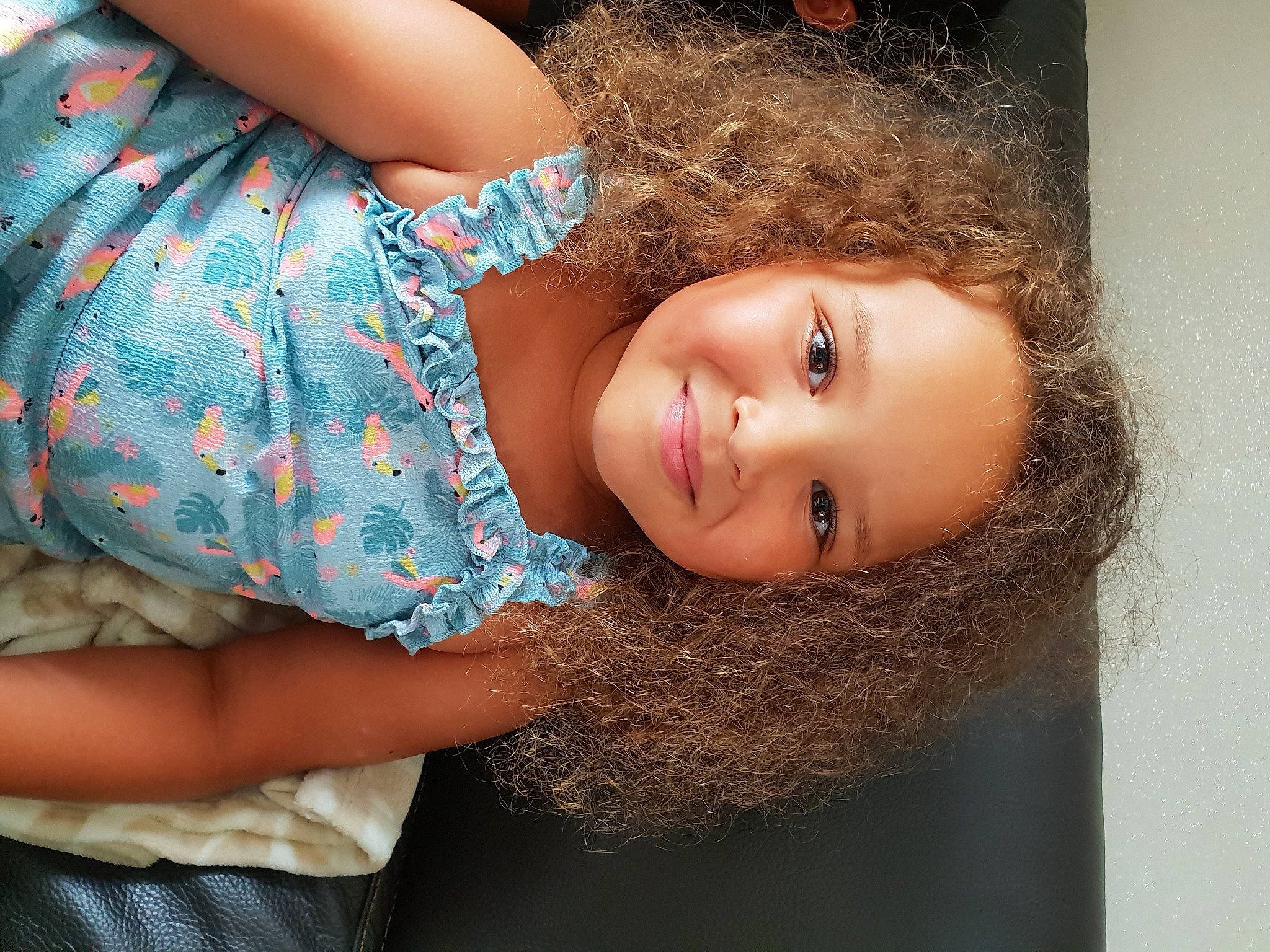 Sofia participe au concours pour gagner de l'argent avec cette photo : arm, chin, clothing, elbow, flash_photography, fun, gesture, grass, happy, human_body, iris, joy, lip, mouth, neck, nose, people_in_nature, person, shoulder, skin