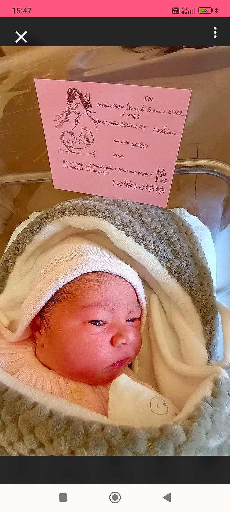 Néhémie a rejoint le concours — aidez-le/la à gagner de superbes lots ! baby, baby_products, baby_sleeping, baby_toddler_clothing, beanie, bedtime, cap, cheek, child, comfort, fashion_accessory, handwriting, headgear, headwear, knit_cap, linens, peach, person, pink, room