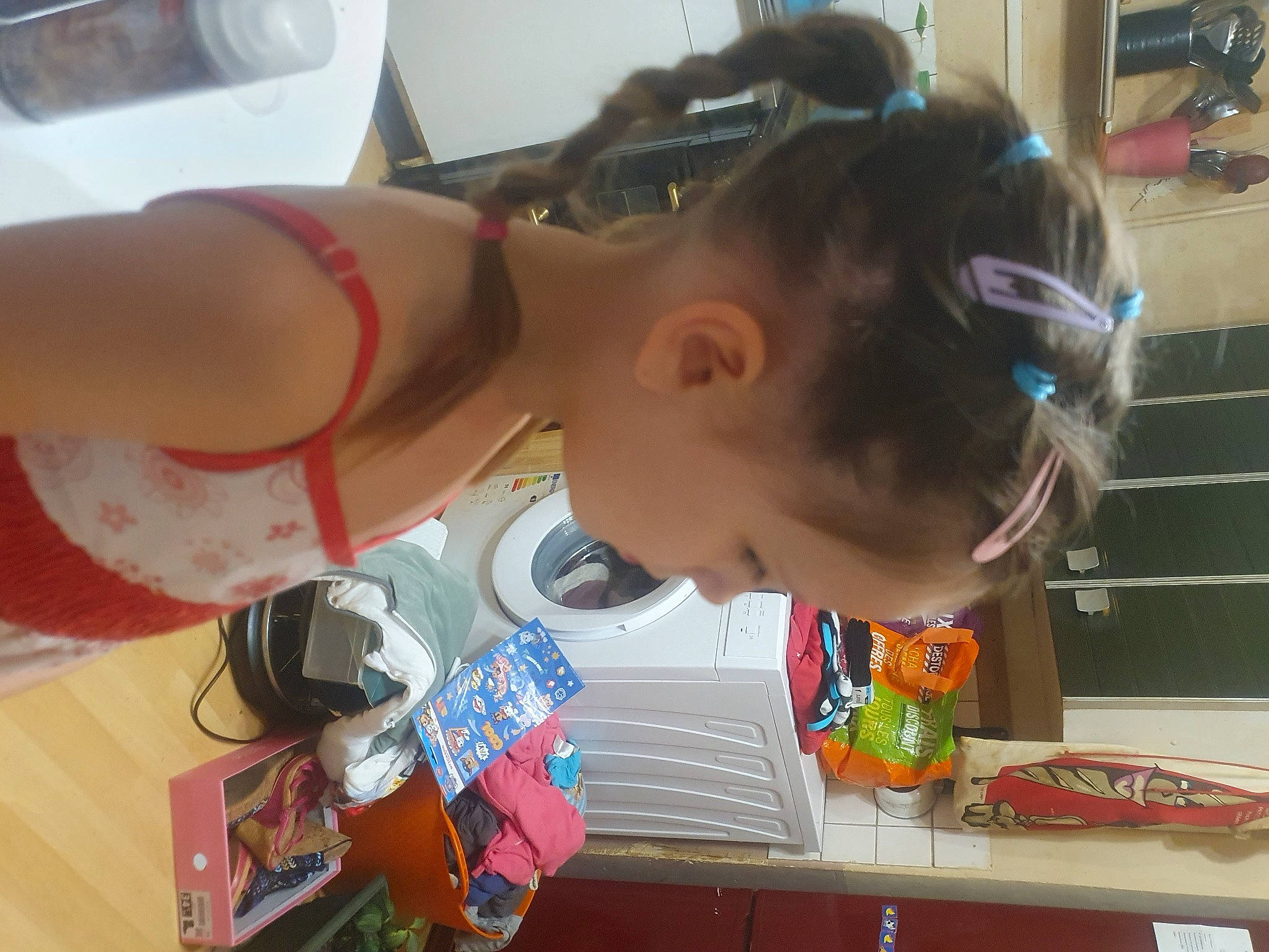 Océane a rejoint le concours — aidez-le/la à gagner de superbes lots ! baby, chest, child, ear, elbow, eyewear, fun, person, personal_protective_equipment, play, room, sunglasses, toddler, visual_arts