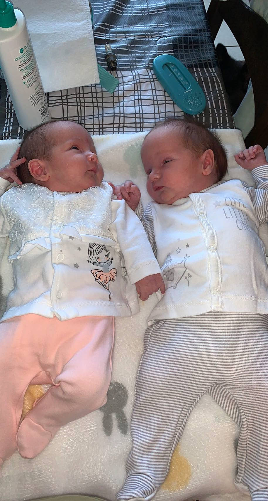 Loann participe au concours pour gagner de l'argent avec cette photo : abdomen, baby, baby_products, baby_safety, baby_sleeping, baby_toddler_clothing, cheek, child, comfort, event, eye, happy, iris, linens, mechanical_fan, mouth, person, product, skin, sleeve