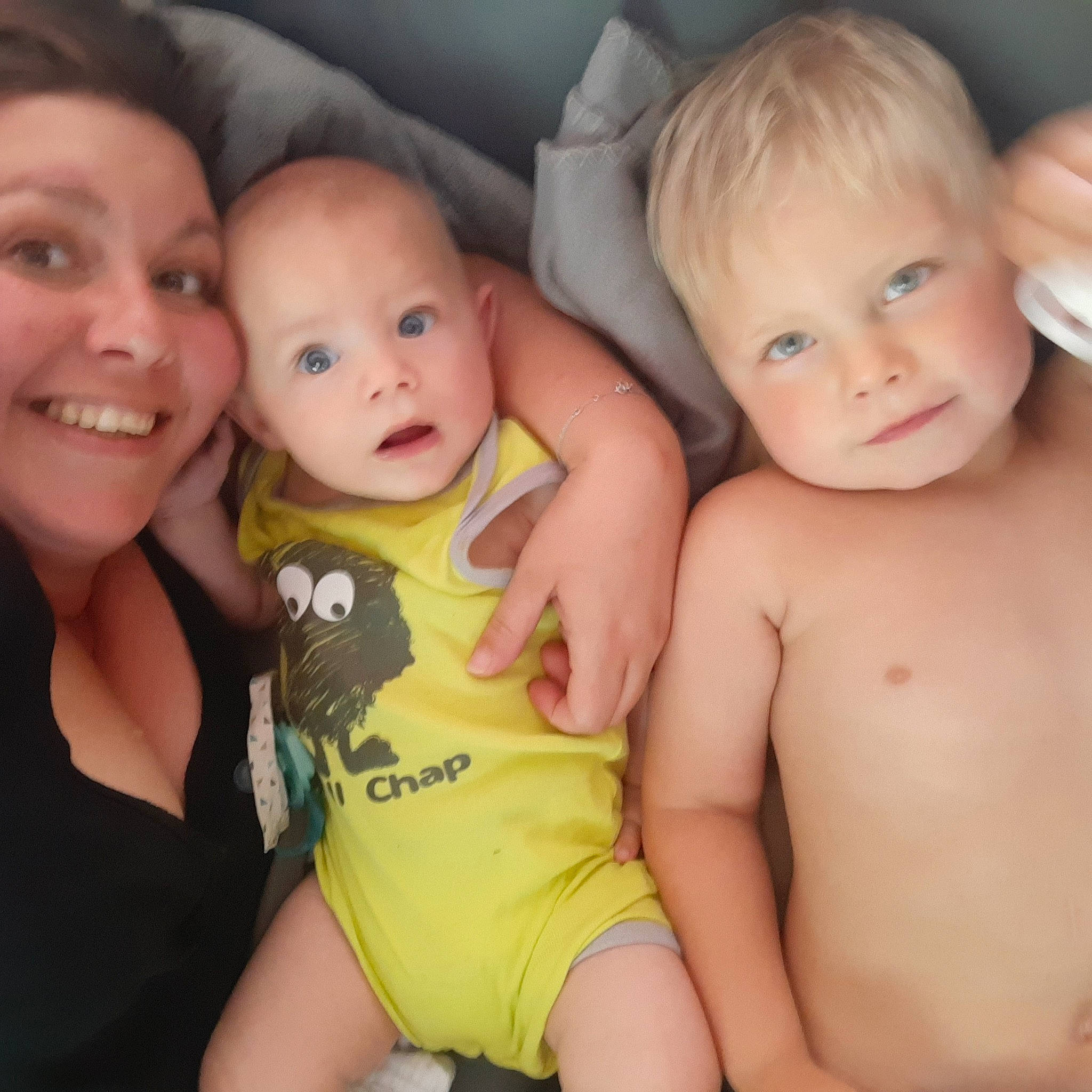 Nino participe au concours pour gagner de l'argent avec cette photo : baby, cheek, child, eye, face, family, fun, happy, head, human, iris, joy, lip, nose, people, person, sibling, skin, smile, surprise