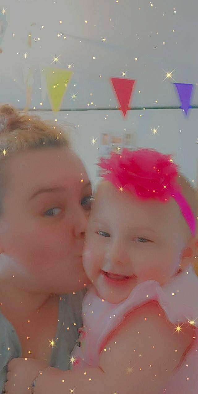 Sohanna a rejoint le concours — aidez-le/la à gagner de superbes lots ! baby_toddler_clothing, cheek, child, ear, eye, eyebrow, eyelash, face, forehead, fun, happy, head, headwear, iris, joy, lip, mouth, nose, organ, party_supply