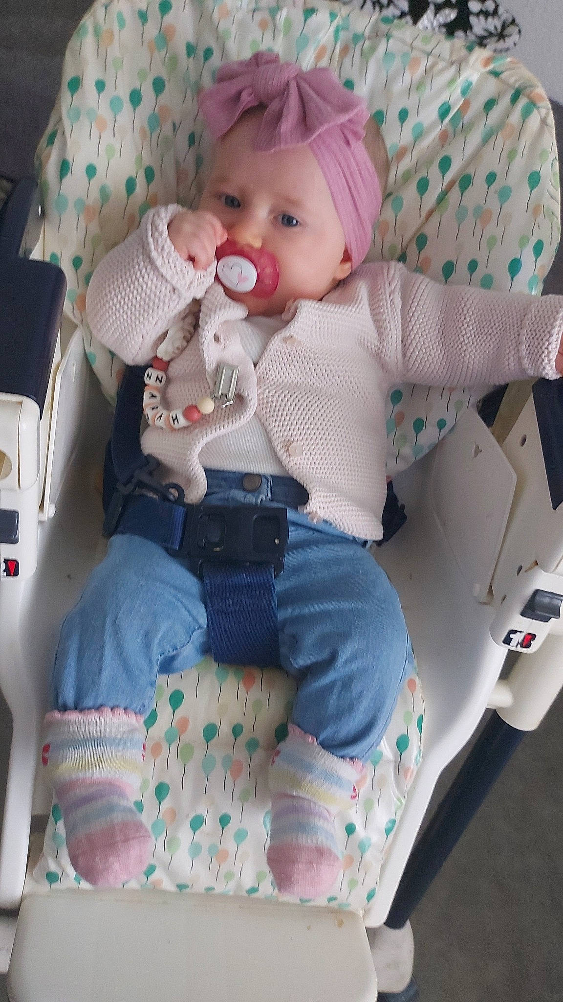 Zarah a rejoint le concours — aidez-le/la à gagner de superbes lots ! baby, baby_products, baby_toddler_clothing, baby_toys, cap, carmine, child, doll, figurine, human_body, linens, pattern, person, pink, plastic, plush, room, sitting, stuffed_toy, toy