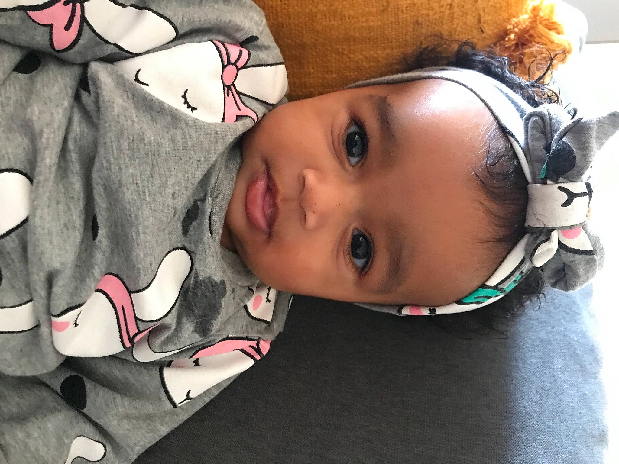 Mylena participe au concours pour gagner de l'argent avec cette photo : baby, black_hair, carmine, cheek, child, comfort, cool, eye, eyelash, eyewear, fur, happy, lip, mouth, nose, organ, person, plant, skin, sunglasses