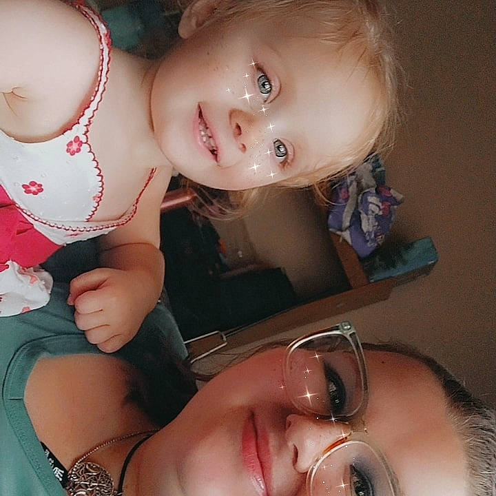 Nancy is registered to the contest to win money with this photo: arm, cheek, chin, eye, eyebrow, eyelash, facial_expression, forehead, hairstyle, hand, head, joy, leg, lip, mouth, muscle, nose, person, skin, smile