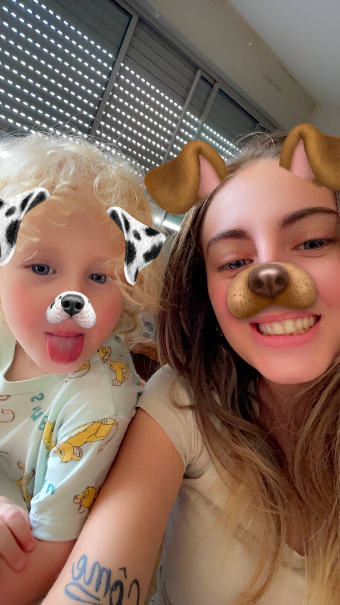 Côme participe au concours pour gagner de l'argent avec cette photo : beard, cheek, dress, ear, eyelash, eyewear, fawn, fun, fur, happy, joy, moustache, mouth, nose, organ, person, plush, selfie, skin, smile