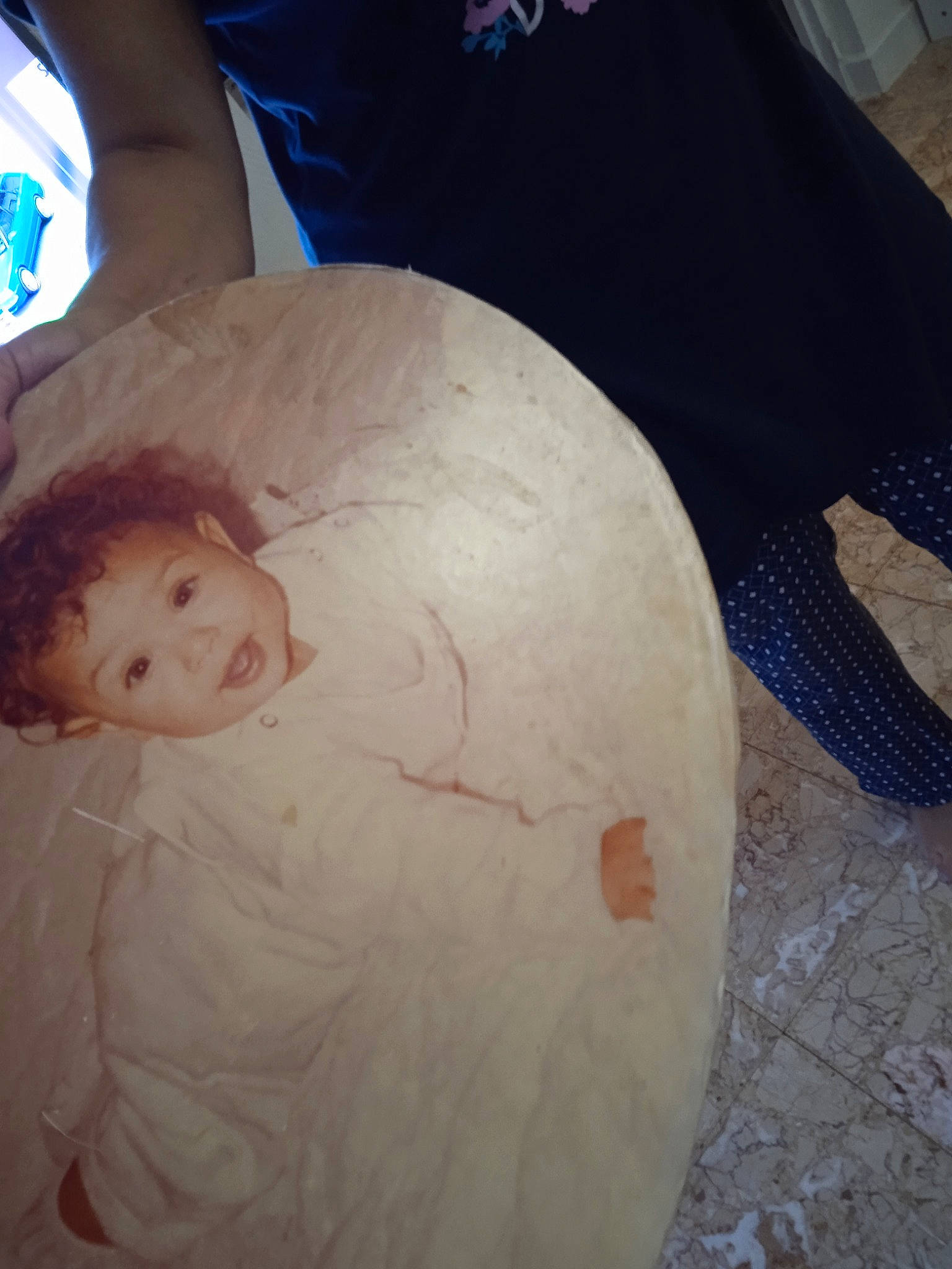 Ruby participe au concours pour gagner de l'argent avec cette photo : abdomen, art, baby, cheek, chest, child, comfort, elbow, eye, hand, human_body, human_leg, knee, mouth, person, sleeve, space, stomach, textile, toddler