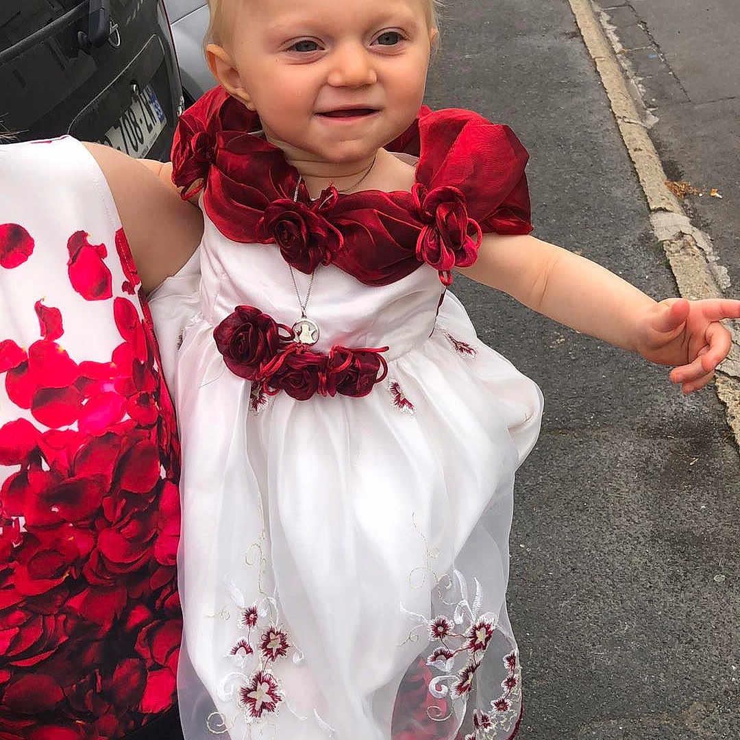 Lea participe au concours pour gagner de l'argent avec cette photo : accessories, child, city, clothing, costume, dress, face, female, flower, formalwear, girl, head, person, petal, photography, plant, portrait, road, street, urban