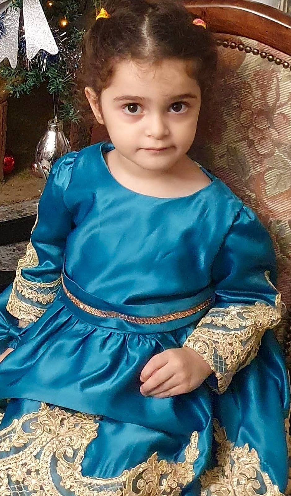 Aida participe au concours pour gagner de l'argent avec cette photo : azure, baby_toddler_clothing, cheek, chin, dress, eye, face, facial_expression, flash_photography, hair, hairstyle, happy, head, iris, neck, organ, person, skin, sleeve, smile