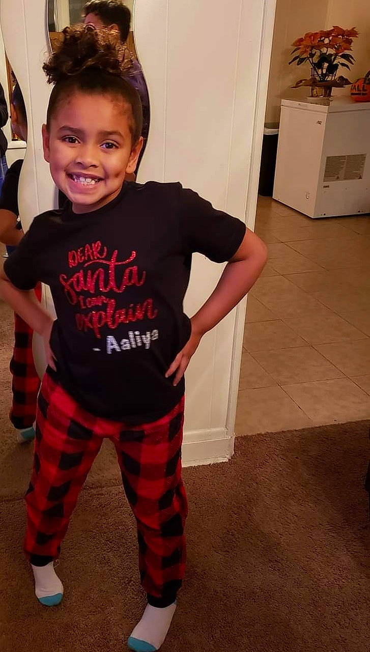 Aaliya is registered to the contest to win money with this photo: active_pants, cool, eye, fashion_design, flooring, fun, happy, houseplant, joy, knee, neck, pattern, person, plaid, plant, sleeve, smile, sportswear, t_shirt, thigh