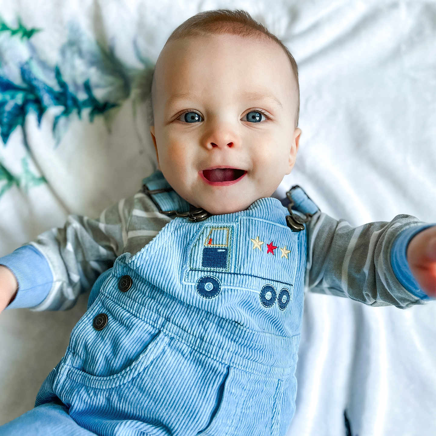 Cam is registered to the contest to win money with this photo: baby, babylaughing, bodypart, clothing, coat, face, finger, hand, happy, head, jacket, jeans, longsleeve, pants, person, photography, portrait, shirt, sleeve, smile