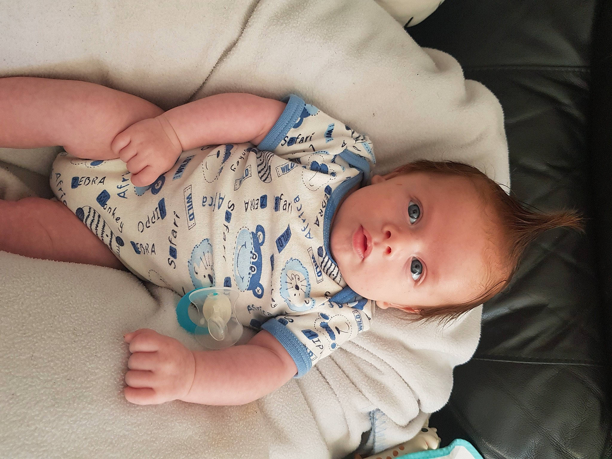 Mylan a rejoint le concours — aidez-le/la à gagner de superbes lots ! baby, baby_products, baby_toddler_clothing, cheek, child, comfort, elbow, eye, face, finger, head, human_body, iris, lip, mouth, nose, pattern, person, skin, sleeve