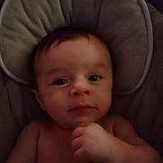 Lucas a rejoint le concours — aidez-le/la à gagner de superbes lots ! baby, infant, face, hand, cushion, seat, expression, skin, portrait, child, person, young, looking, indoors, cute, resting, newborn, head, soft, calm