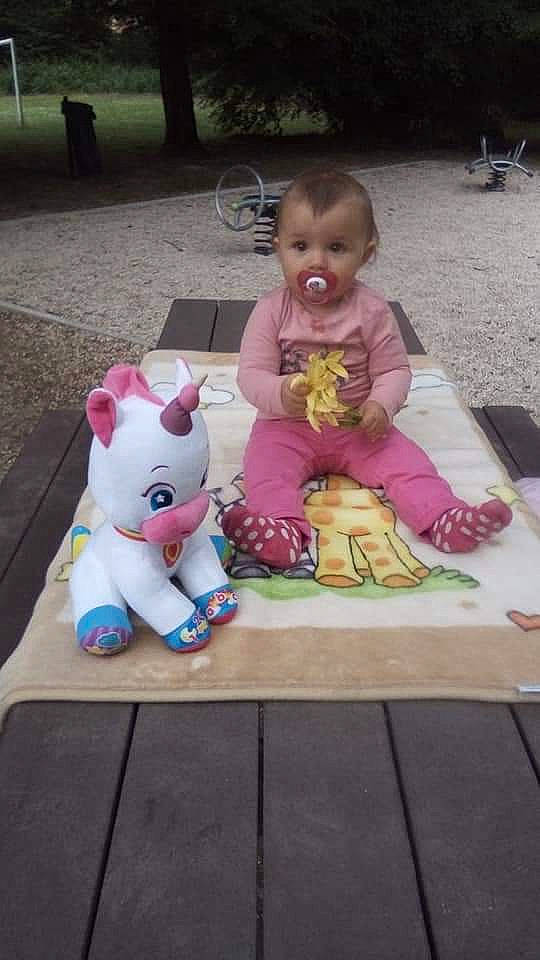 Louna participe au concours pour gagner de l'argent avec cette photo : animal_figure, baby, baby_products, baby_toddler_clothing, baby_toys, child, figurine, person, pink, toddler, toy