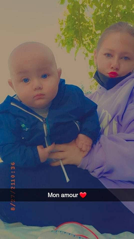 Jackson participe au concours pour gagner de l'argent avec cette photo : baby, beauty, child, chin, cool, electric_blue, facial_expression, forehead, fun, gesture, hairstyle, happy, leisure, nose, people_in_nature, person, skin, sleeve, standing, t_shirt