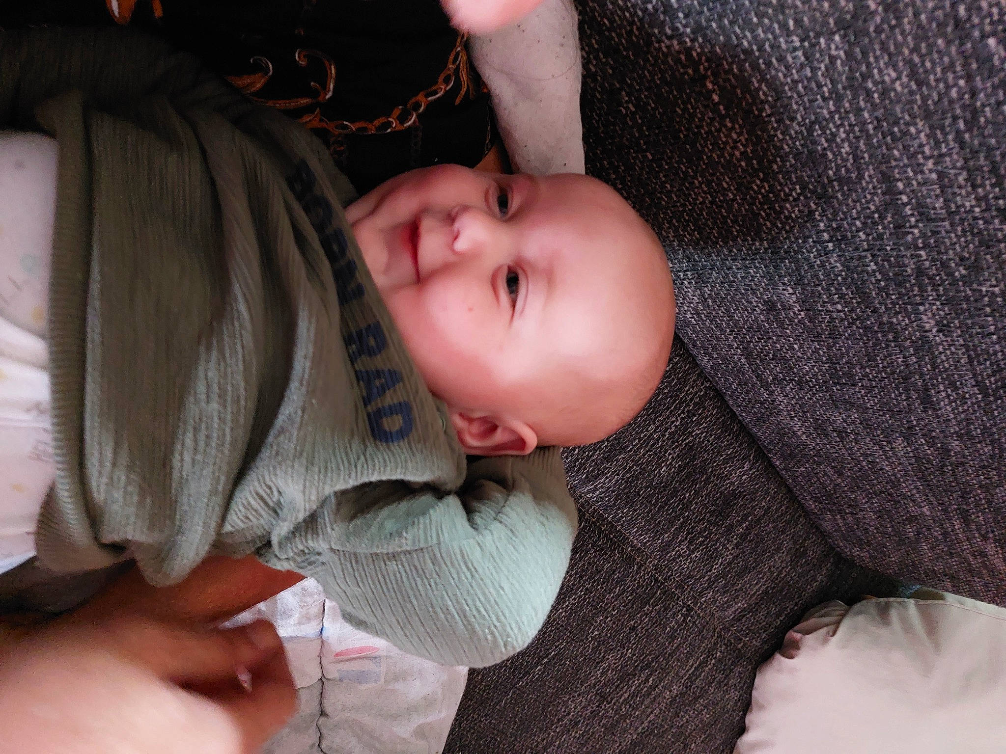 Jackson a rejoint le concours — aidez-le/la à gagner de superbes lots ! baby, baby_toddler_clothing, cheek, comfort, ear, eyebrow, finger, gesture, hand, happy, iris, lip, mouth, nose, person, skin, sleeve, smile, textile, toddler