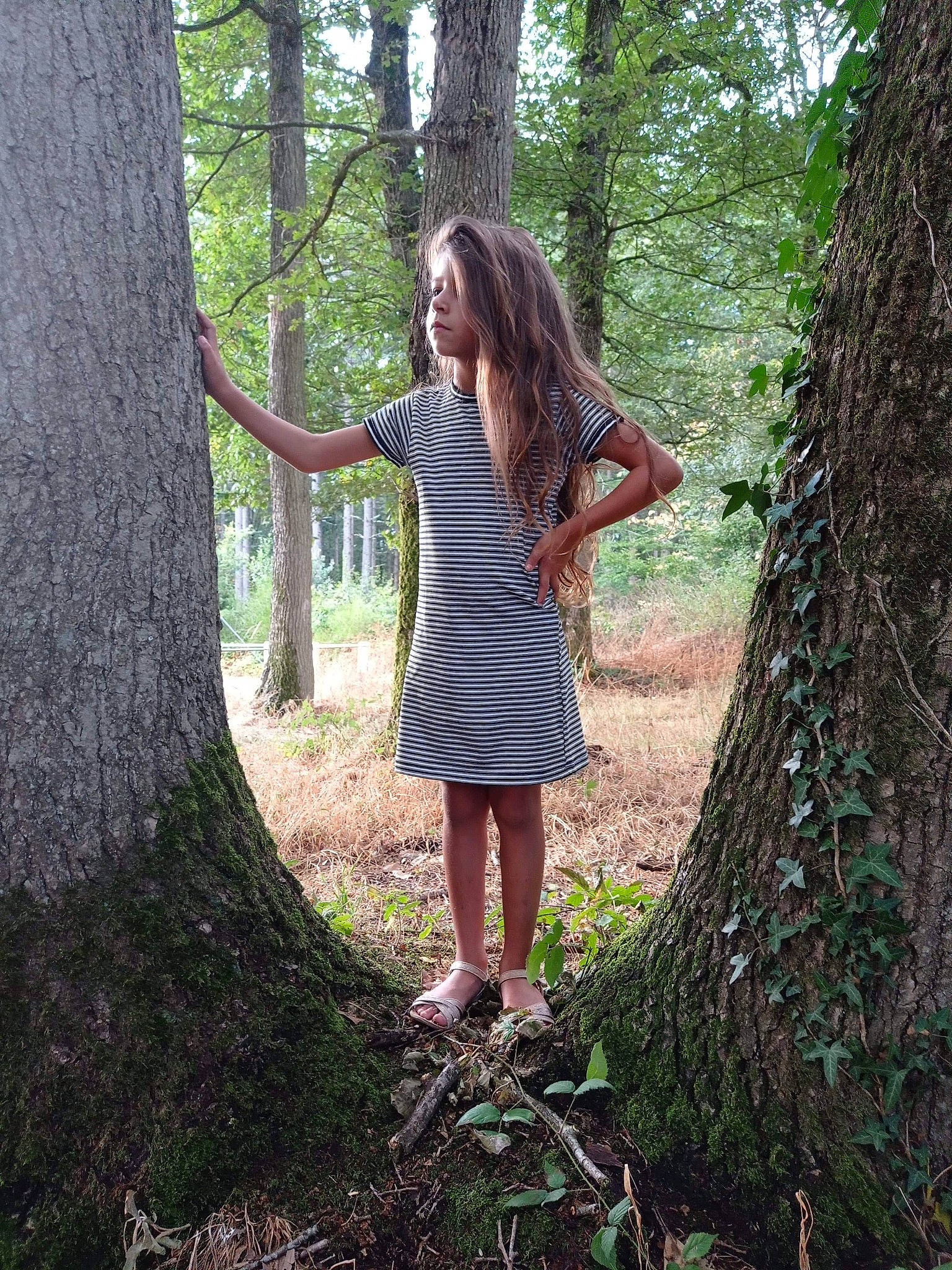 Lyna a rejoint le concours — aidez-le/la à gagner de superbes lots ! beauty, blond, botany, branch, dress, fashion, forest, grass, green, hair, leaf, long_hair, natural_environment, nature, old_growth_forest, people_in_nature, person, plant, tree, wilderness