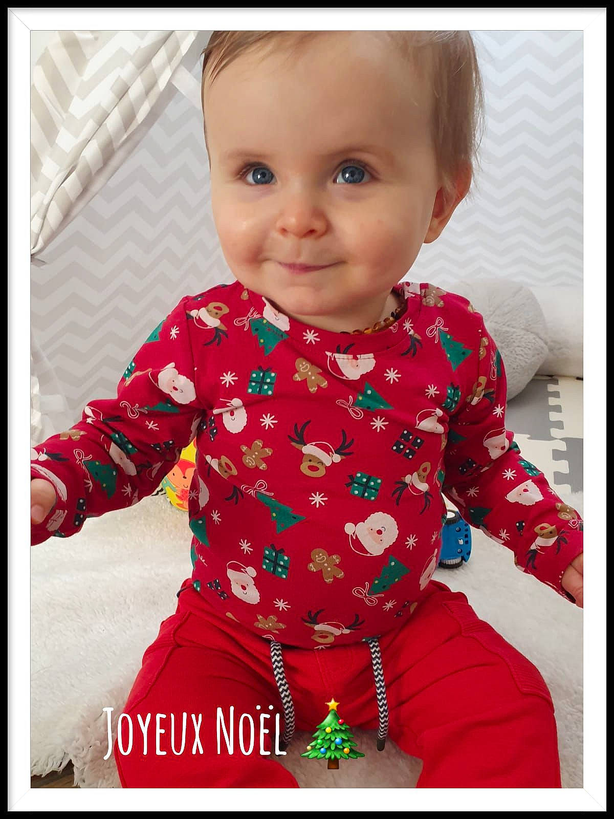 Yoan participe au concours pour gagner de l'argent avec cette photo : baby, baby_toddler_clothing, beauty, child, collar, dress, electric_blue, face, happy, human_body, magenta, outerwear, pattern, person, pink, product, sleeve, smile, sportswear, t_shirt