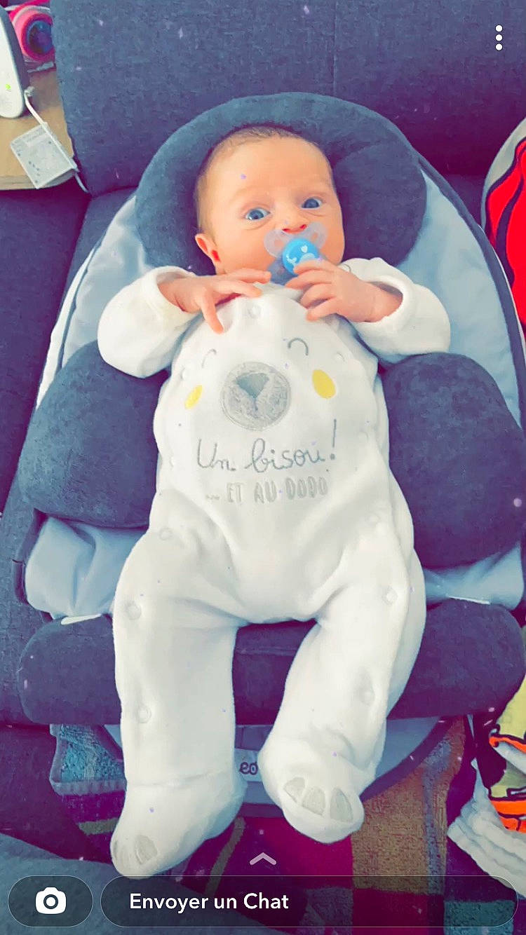 Léandro a rejoint le concours — aidez-le/la à gagner de superbes lots ! baby, baby_products, baby_toddler_clothing, baby_toys, carmine, cheek, child, comfort, happy, linens, mammal, person, pink, plush, purple, sitting, stuffed_toy, textile, toddler, toy