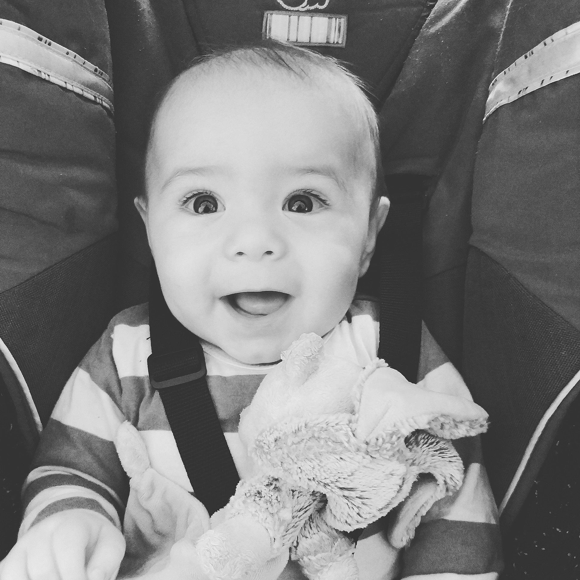 Gabin a rejoint le concours — aidez-le/la à gagner de superbes lots ! arm, black, black_and_white, cheek, comfort, eye, eyebrow, facial_expression, flash_photography, hairstyle, happy, human, iris, mammal, organ, outerwear, person, product, skin, smile