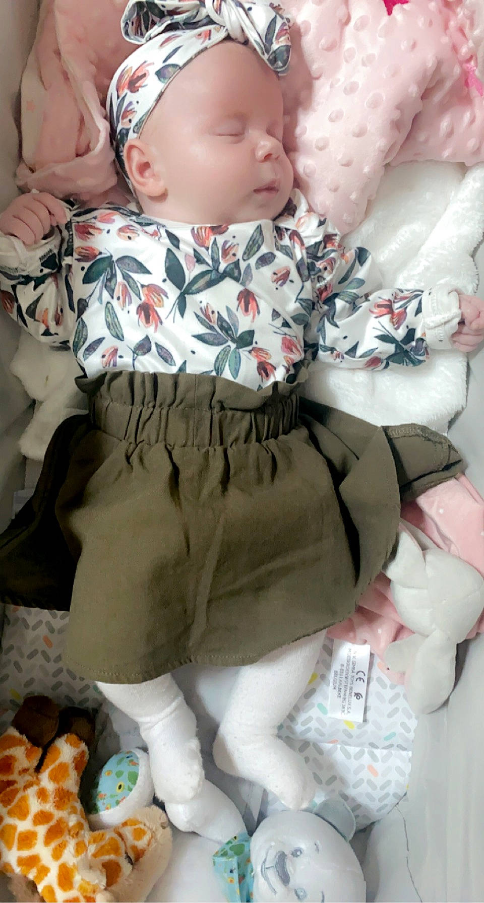 Lya participe au concours pour gagner de l'argent avec cette photo : abdomen, baby, baby_products, baby_toddler_clothing, child, comfort, headwear, human_leg, pattern, person, photograph, pink, skin, sleeve, t_shirt, textile, thigh, toddler, toy, trunk