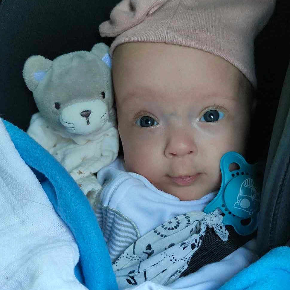 Lea participe au concours pour gagner de l'argent avec cette photo : baby, blanket, blue_eyes, car_seat, child, clothing, comfort, cute, face, hat, indoors, infant, newborn, pacifier, plush_toy, portrait, resting, snuggled, soft, teddy_bear