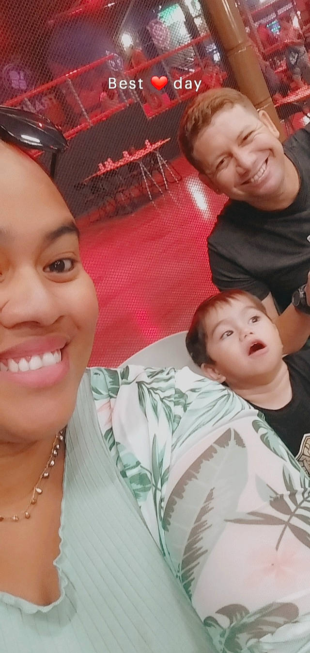 Manuhiti participe au concours pour gagner de l'argent avec cette photo : cheek, community, eye, eyelash, face, facial_expression, forehead, friendship, fun, hair, hairstyle, happy, head, human, interaction, joy, mouth, nose, organ, person