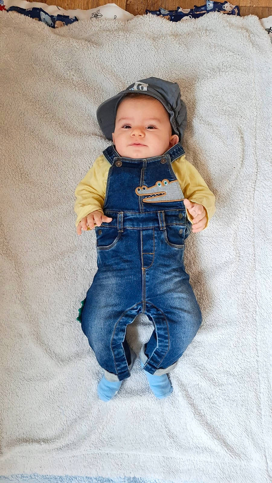 Assalas participe au concours pour gagner de l'argent avec cette photo : arm, baby, baby_products, baby_toddler_clothing, baby_toys, button, denim, doll, electric_blue, eye, head, linens, pattern, person, sitting, sleeve, stuffed_toy, textile, toddler, toy