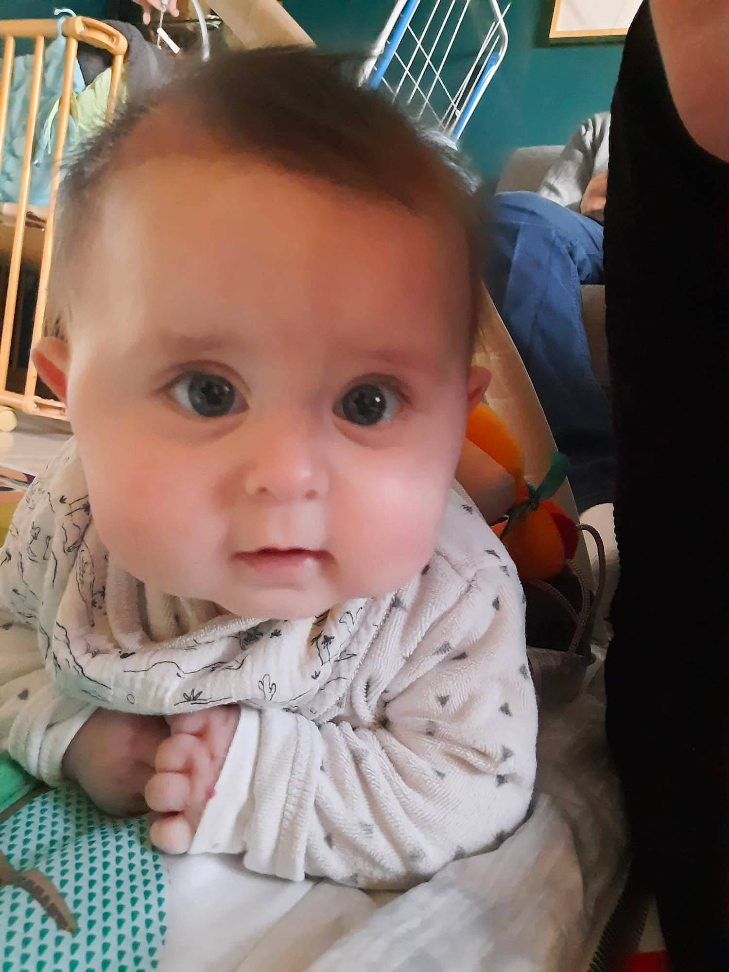 Cassandra participe au concours pour gagner de l'argent avec cette photo : baby, baby_toddler_clothing, cheek, chin, ear, eyebrow, eyelash, facial_expression, finger, guitar_accessory, hairstyle, happy, head, iris, mouth, musical_instrument, nose, person, skin, toddler