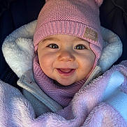 Léa participe au concours pour gagner de l'argent avec cette photo : adorable, baby, baby_blanket, blanket, child, closeup, cozy, cute, face, happy, headwear, infant, knitwear, pink_hat, portrait, smiling, soft_texture, warm, warm_clothing, wrapped
