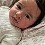 Léna participe au concours pour gagner de l'argent avec cette photo : baby, blanket, cheeks, closeup, cozy, cute, expression, eyes, face, floral_pattern, hair, indoors, infant, knitwear, portrait, resting, skin, soft_lighting, warm, young_child
