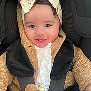 Léna participe au concours pour gagner de l'argent avec cette photo : baby, car_seat, child, closeup, clothing, cute, face, happy, headband, indoor, infant, knitted, pacifier_clip, portrait, safety, seatbelt, smile, toddler, warm_clothing, wooden_beads
