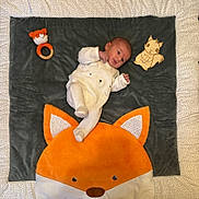 Lexa participe au concours pour gagner de l'argent avec cette photo : baby, infant, blanket, fox, toy, knitted_toy, wooden_toy, onesie, cute, lying_down, soft_texture, polka_dot, child, newborn, face, head, small, animal_design, indoor, resting